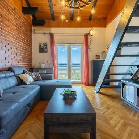 Belleview Apartment *